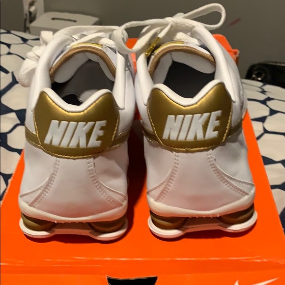 Tennis shoes - Picture 3 of 6